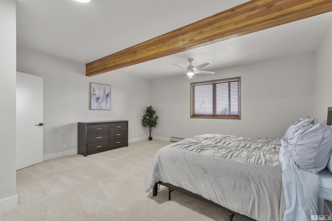 Building Photo - 3400 Southampton Dr