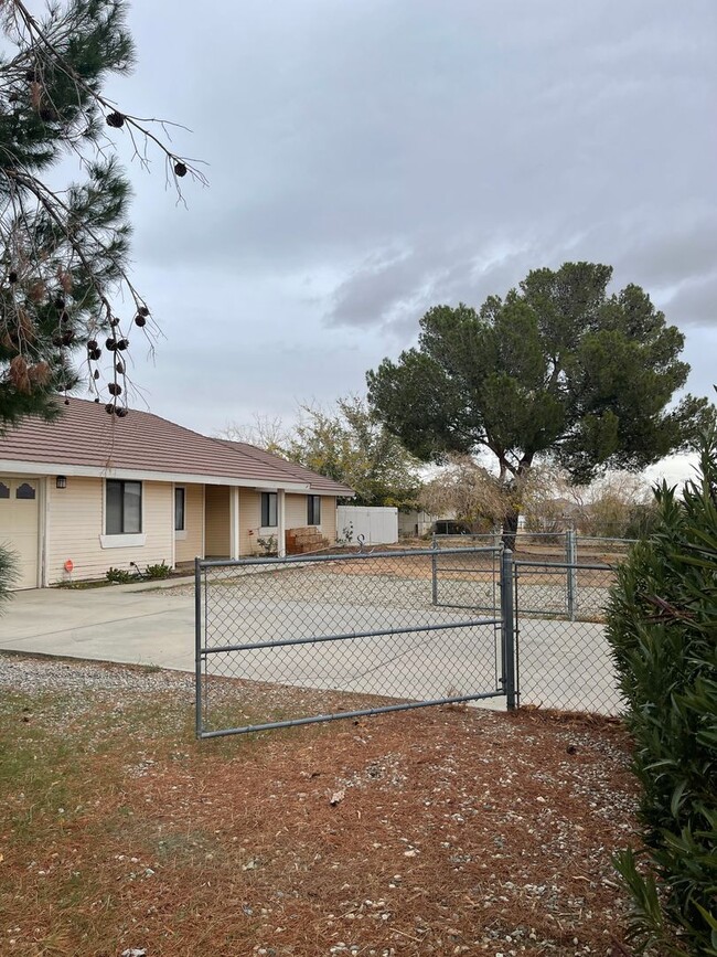 Building Photo - House for rent