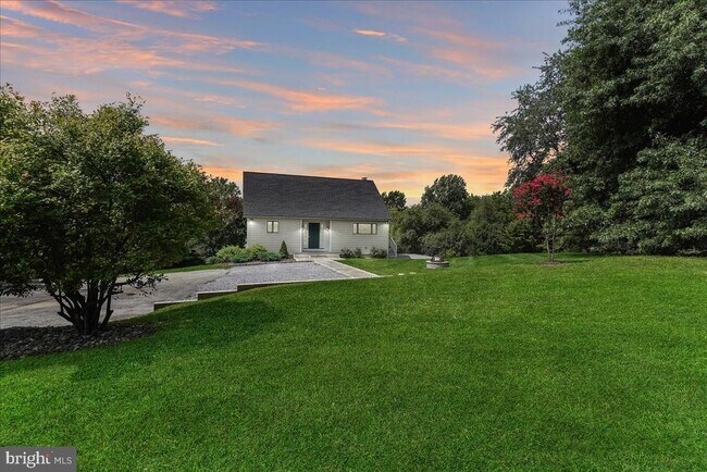 Building Photo - 619 E Hillendale Rd