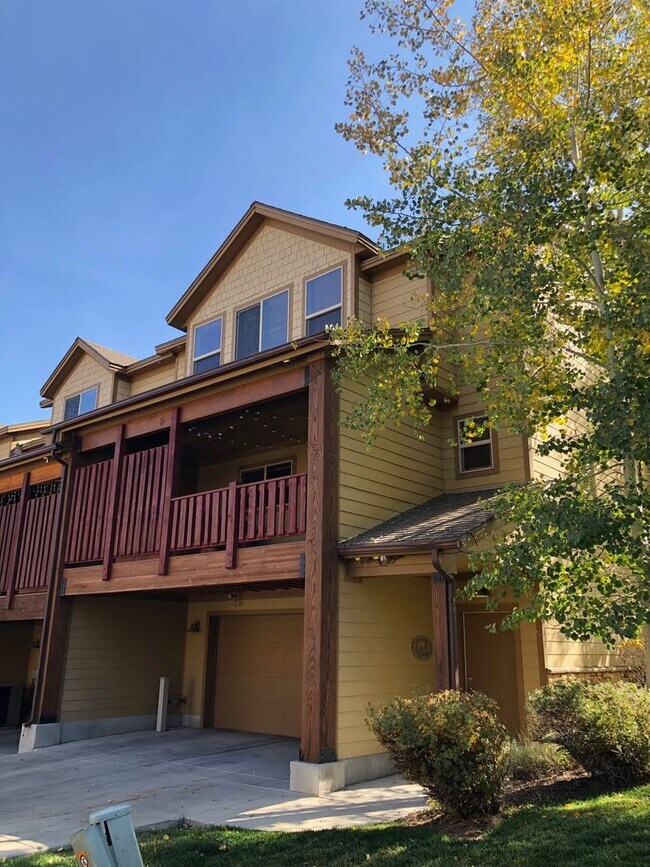 Building Photo - Furnished Bear Hollow Townhome