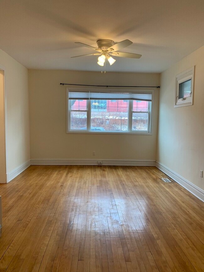 Building Photo - 5419 N Ravenswood Ave