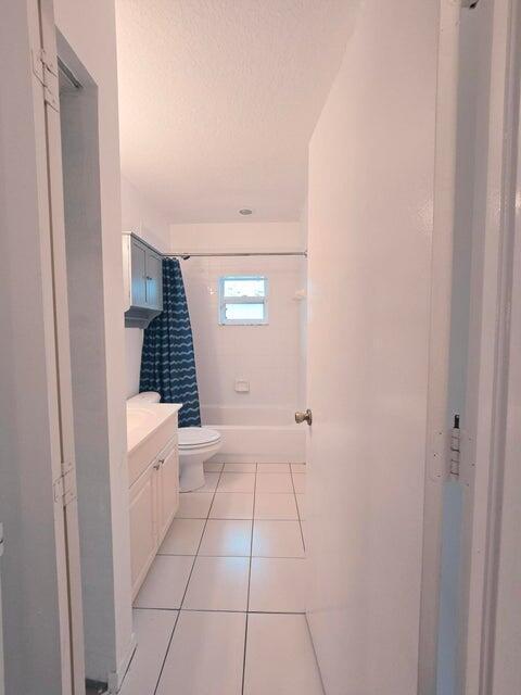 Building Photo - 205 Leland Ln