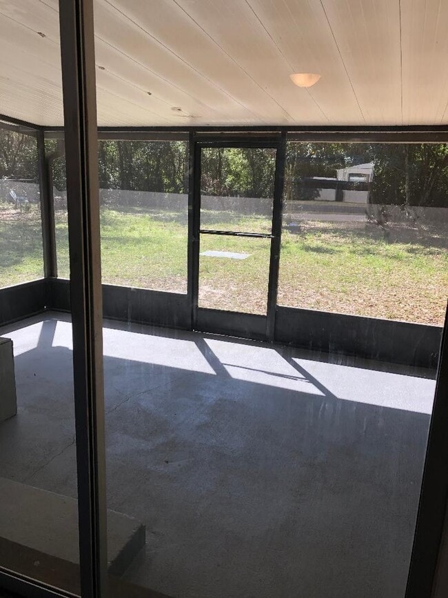 Building Photo - 1 Bed 1 Bath Remodeled Home | Pet Friendly | Washer Dryer Hook Ups | Section 8 Welcome