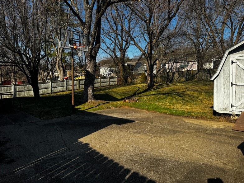 Building Photo - 5128 Brucewood Dr