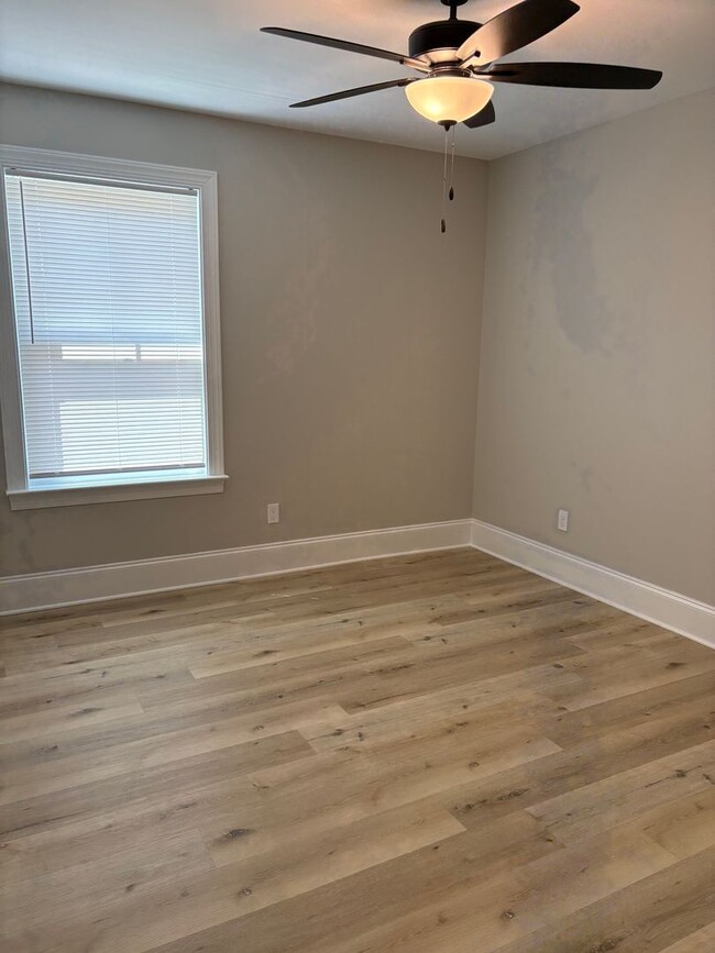 Building Photo - New 4 Bedroom Home Available Now