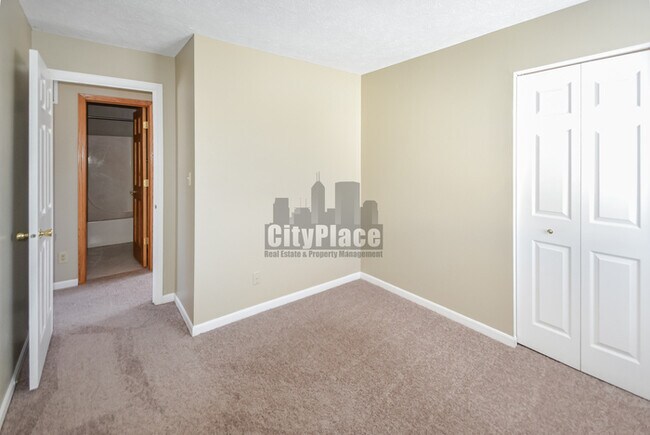 Building Photo - 47 Meadow Ct W