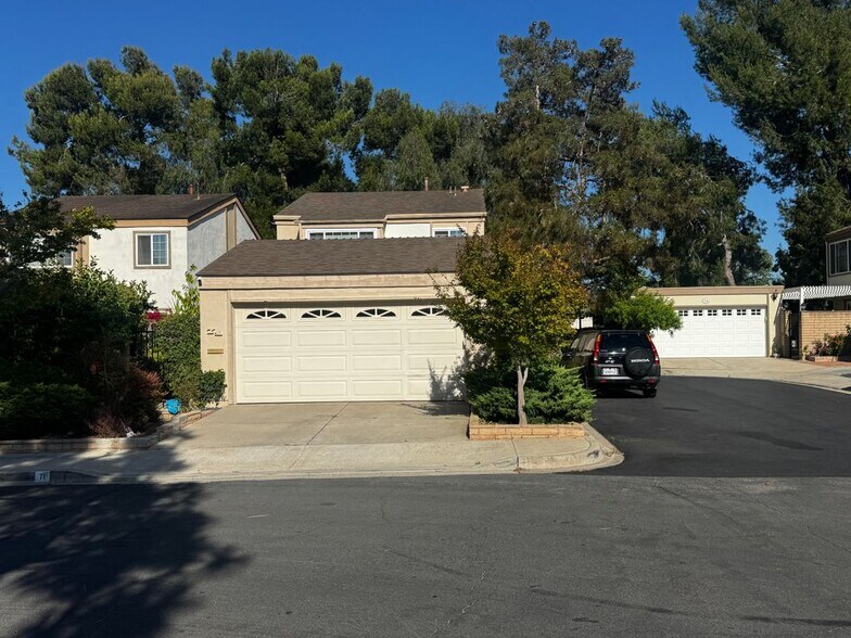 Building Photo - 71 Willow Tree Ln