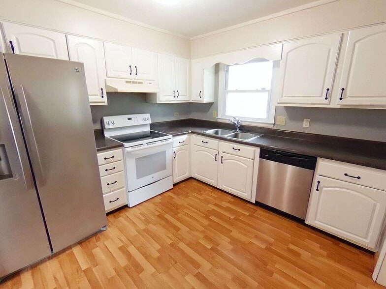 Building Photo - 7545 Fox Fern Dr