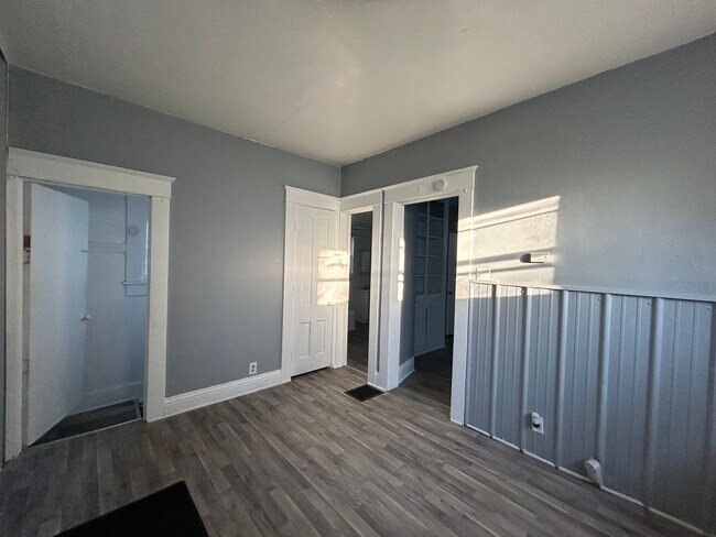 Building Photo - 323 Sherman St