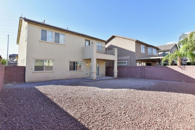 Building Photo - BEAUTIFUL 4BED/3BATH Home w/ 2 Car Garage ...