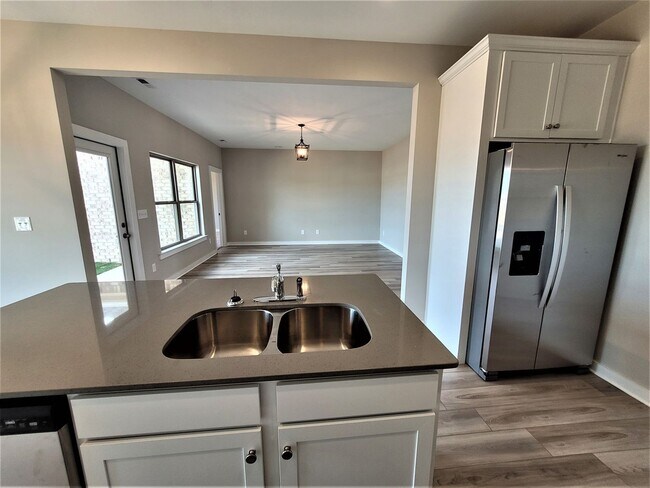 Building Photo - 161 Lena Ln
