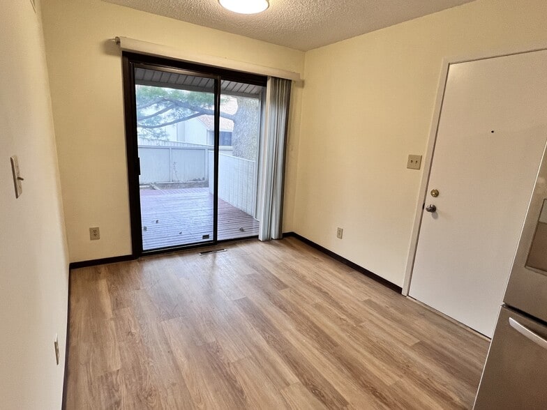 Building Photo - 2309 Melrose Dr