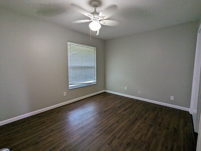 Building Photo - 2701 Wendover Ter