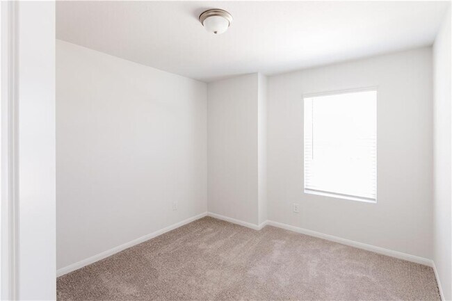 Building Photo - 245 Crystal Brook Dr