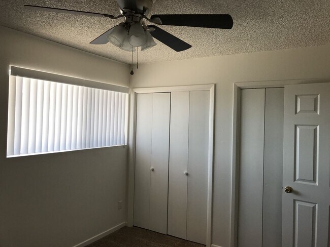 Building Photo - Call for a showing (928) 453-2606