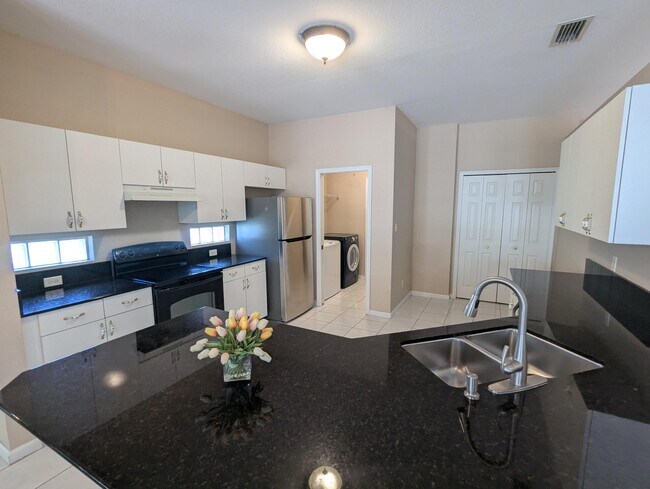 Building Photo - 601 Waverly Cir