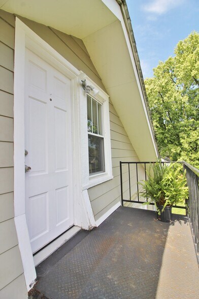 Building Photo - 1711 Villa Pl