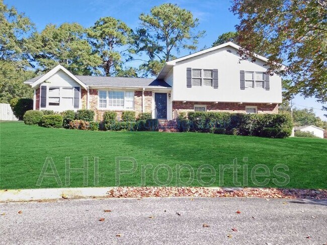 Building Photo - 2247 Sherrlyn Dr N