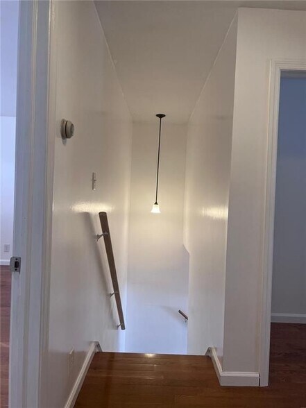 Building Photo - 144 Pavilion Ave