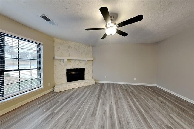 Building Photo - 2444 Mistletoe Ln SW