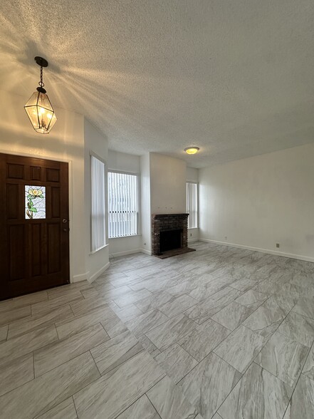 Living room with lots of windows - 2890 Huntington Blvd