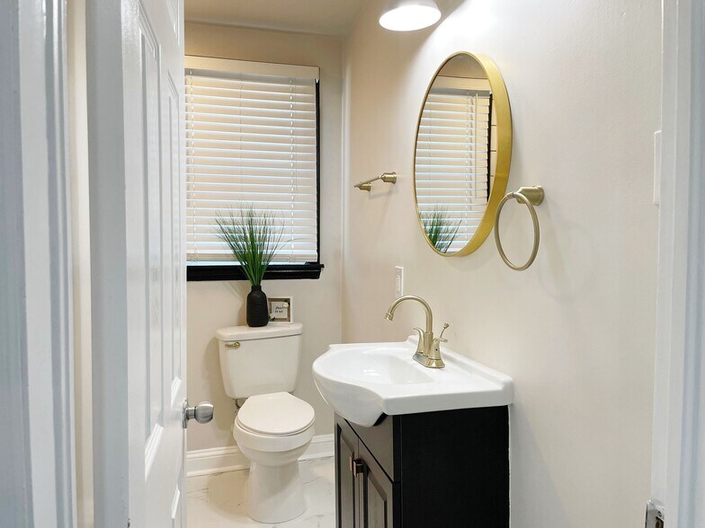 Building Photo - 500 5th St