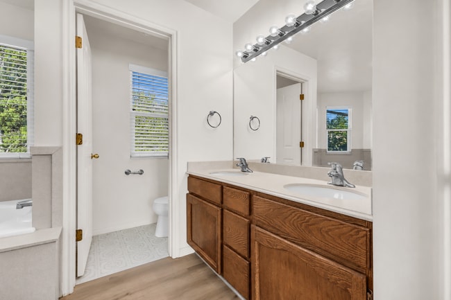 Building Photo - 5BR Sandy Home w/ NEW Flooring, Huge Basement & Large Backyard