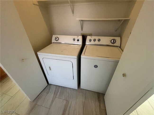 Building Photo - 368 Abbington St