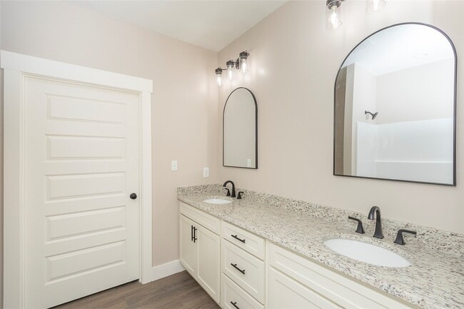 Building Photo - 413 W 2nd Ave