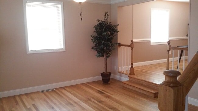 Building Photo - $1795 / 3br - 1600ft2 - Recently Renovated Single Family Home   ** BALTIMORE COUNTY **