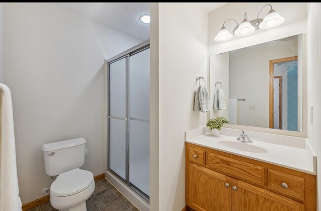 Building Photo - 3183 Frontier Dr