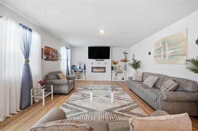 Building Photo - 196 Summit Pointe Dr