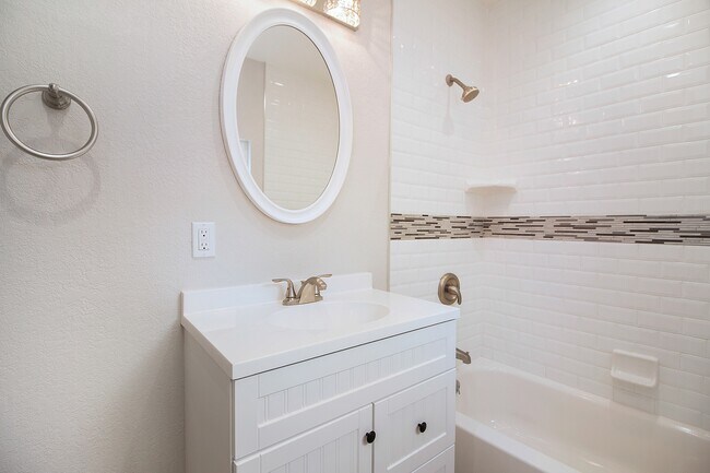 Building Photo - Olive Avenue Triplex