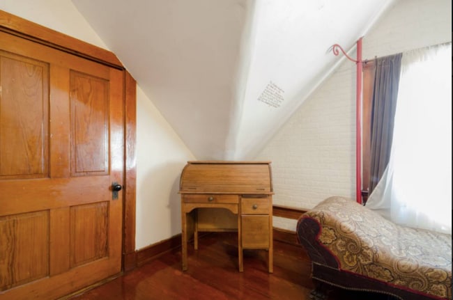 Building Photo - 2451 Maplewood Ave