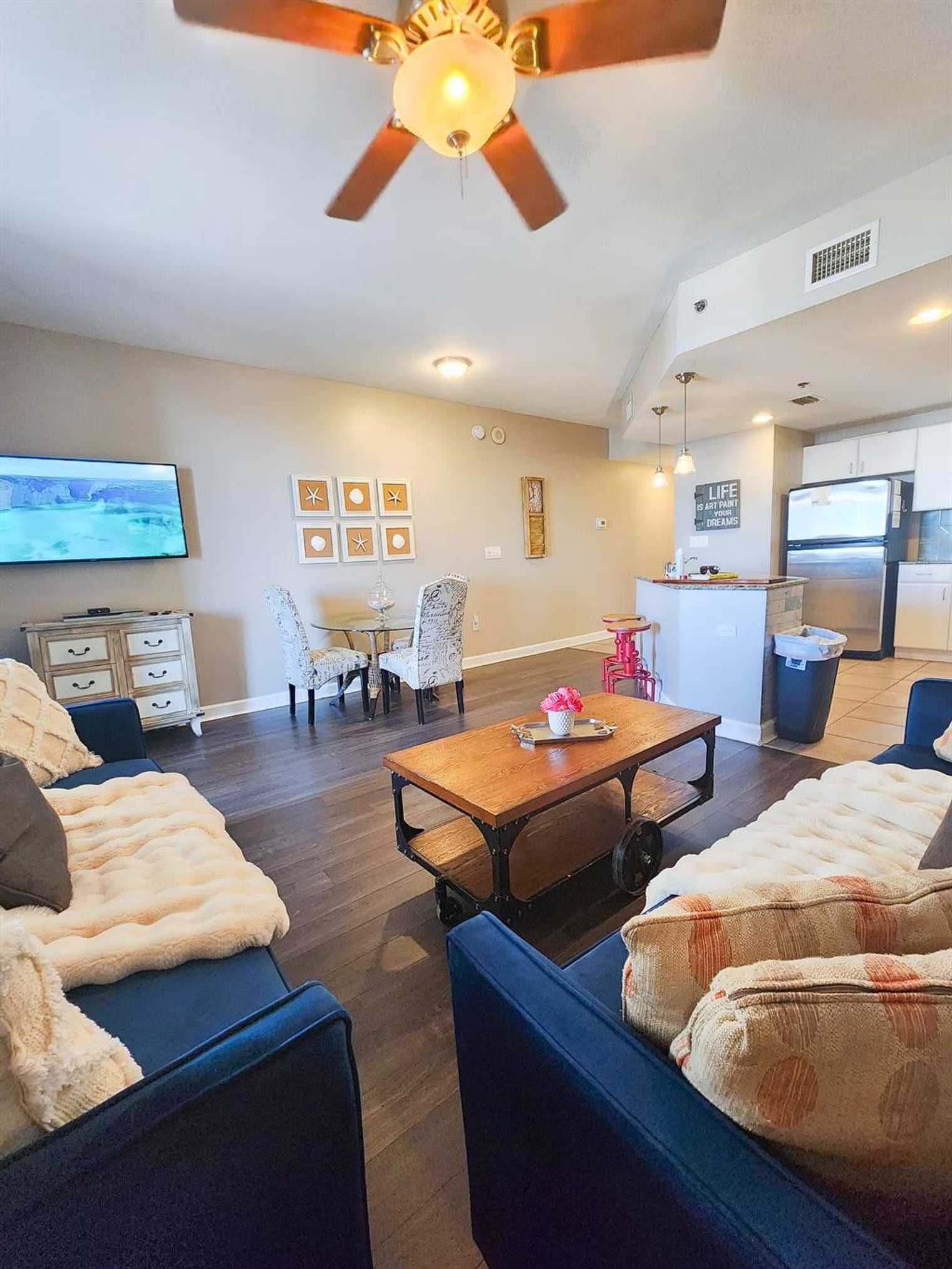 Building Photo - 11832 Front Beach Rd