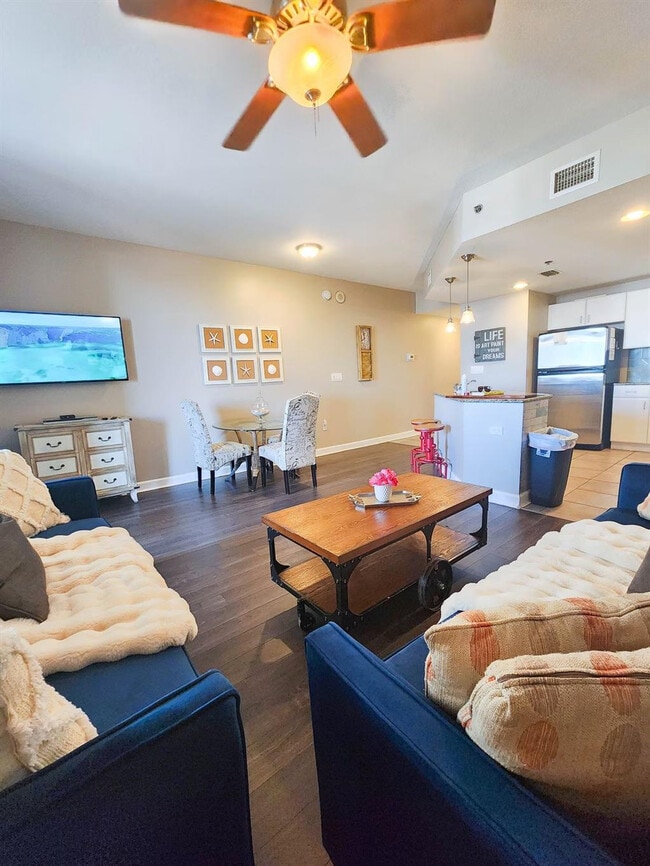 Building Photo - 11832 Front Beach Rd