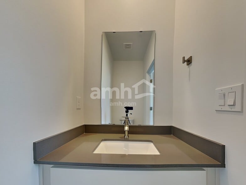 Building Photo - 4821 85th Ave NE