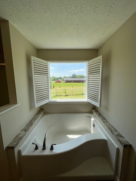 Building Photo - 17200 OH-739