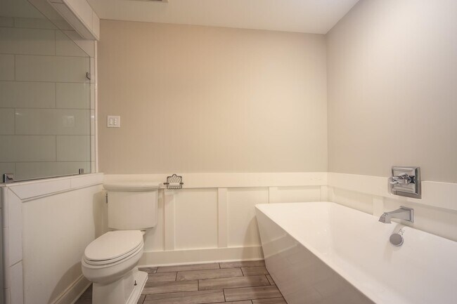 Building Photo - 4377 Wildwood Rd