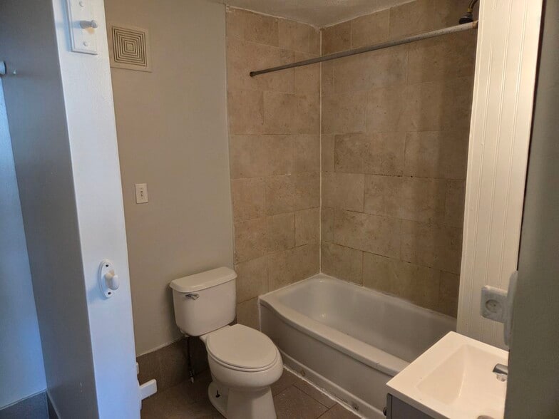 Building Photo - 5 Lafayette St