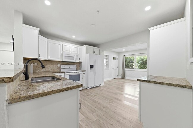 Building Photo - 4561 SW 25th Terrace