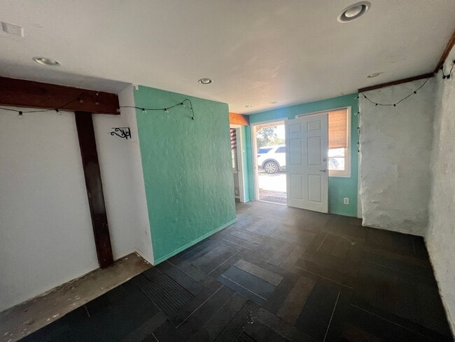 Building Photo - Stunning 3BR/3BA + Loft Home | 1,920 SqFt ...