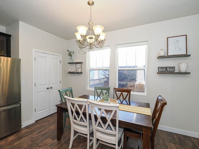 Building Photo - Beautiful House in Excellent Daybreak Location!