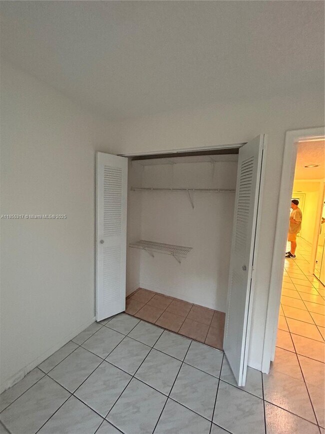 Building Photo - 1351 SW 125th Ave