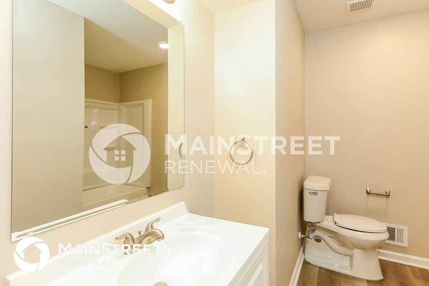 Building Photo - 637 16th Ave NW