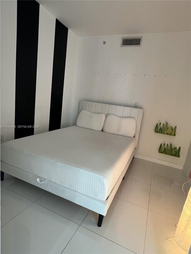 Building Photo - 92 SW 3rd St