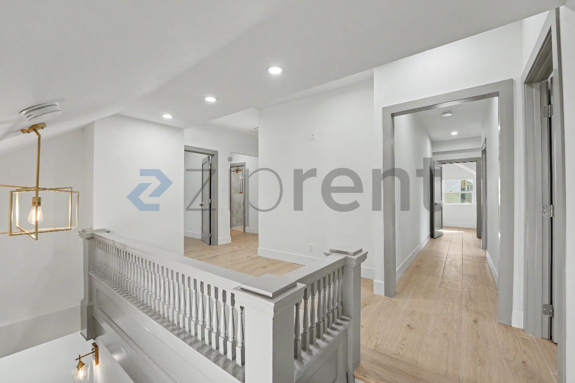 Building Photo - Unit