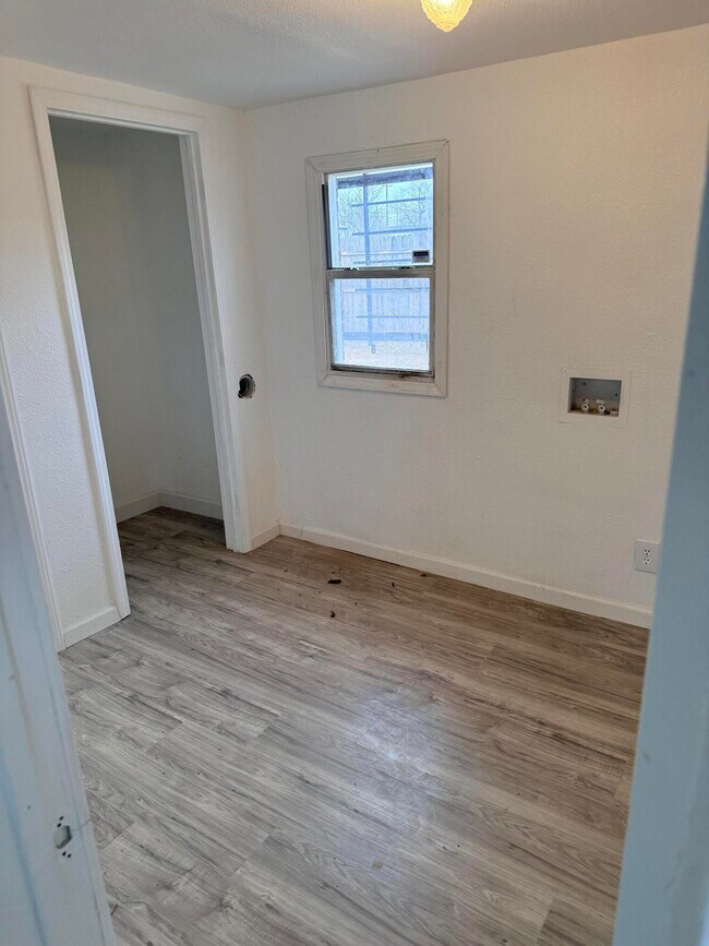 Building Photo - 1801 E 2nd St