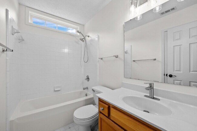 Building Photo - Convenient 3-Bedroom Rental with Fenced Ya...