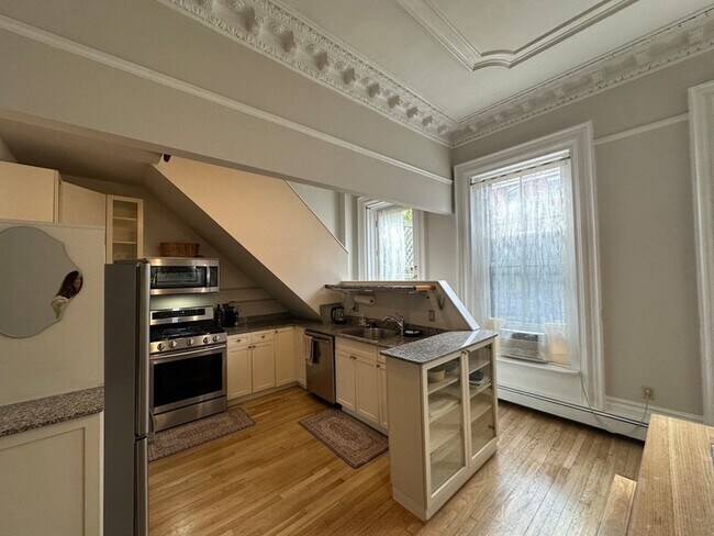 Building Photo - 36 Upton St